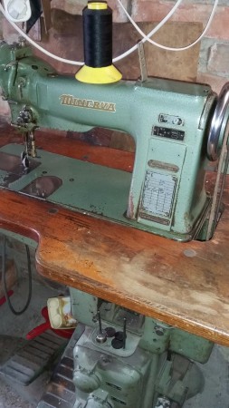 PULTOVÝ ŠICÍ STROJ MINERVA 50. léta 20. století